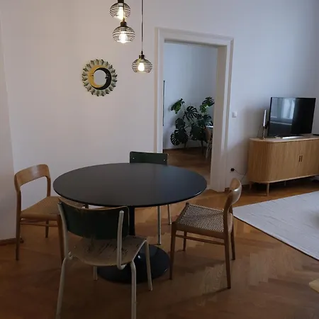 Apartment Gemuetliche 2-zimmer-altbauwohnung *